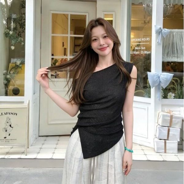Short Sleeve Cold Shoulder Asymmetric Slim-Fit Top