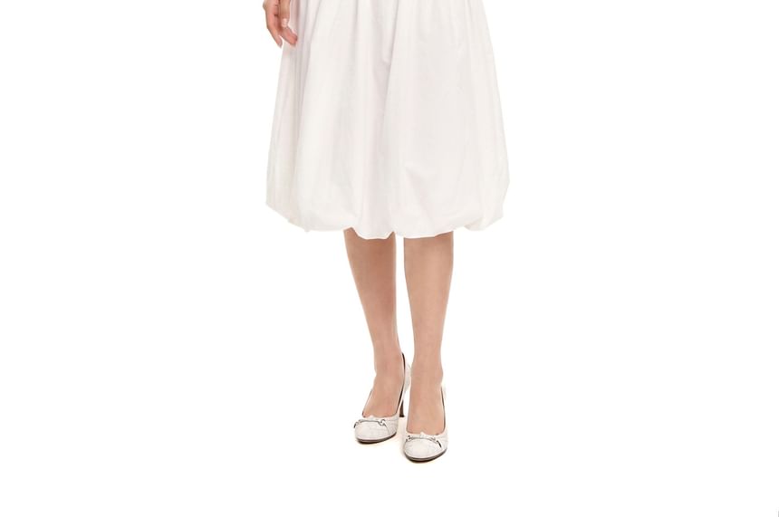 Cap-Sleeve Queen Anne Neckline Plain Crop Top
