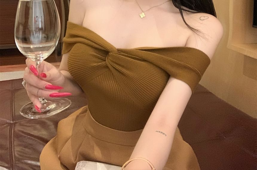Sleeveless Off Shoulder Plain Ruched Ribbed Knit Top / High Waist Plain Pleated Mini A-Line Skirt