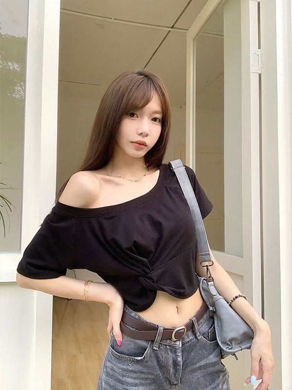 Short-Sleeve One-Shoulder Plain Knot Cropped T-Shirt