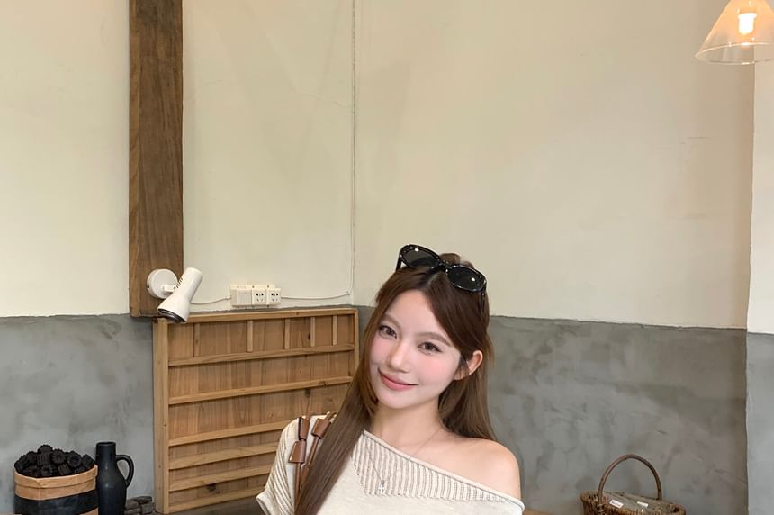 One-Shoulder Short Sleeve Simple Tee