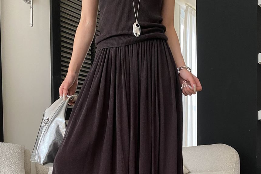 Scoop Neck Knit Top & Pleated Maxi Skirt Set