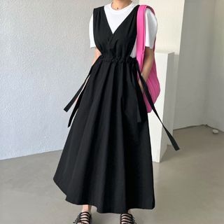 Schlichtes Midi-Pulloverkleid in A-Linie mit V-Ausschnitt