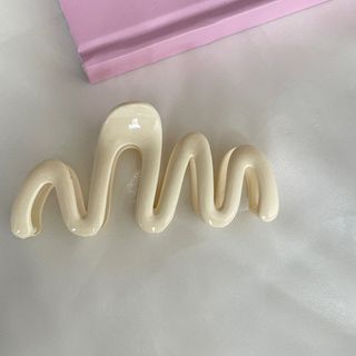 Wavy Plastic Hair Clamp