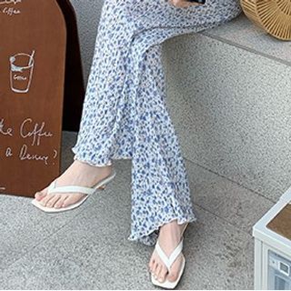 Low Heel Plain Flip Flops (Various Designs)