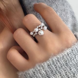 Faux Ring Pearl