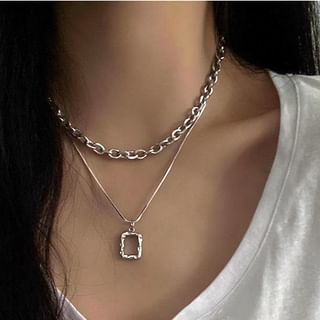 Choker aus Legierung mit rechteckigem Anhänger