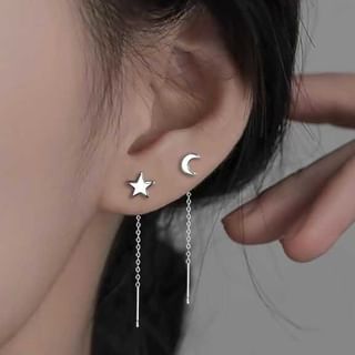 Boucle d'oreille asymétrique en alliage avec lune et étoile