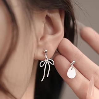 Boucles d'oreilles pendantes asymétriques en argent sterling 925 avec nœud