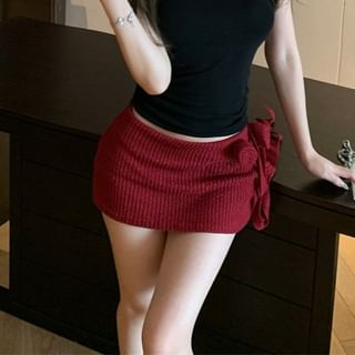 Mock Neck Plain Halter Top / Low Waist Flower Detail Mini Pencil Skirt