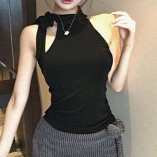 Mock Neck Plain Halter Top / Low Waist Flower Detail Mini Pencil Skirt