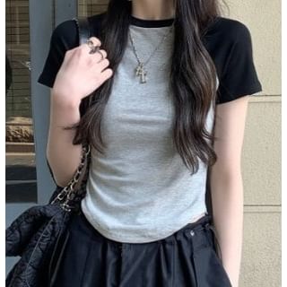 Raglan Crewneck Cropped Short-Sleeved Tee