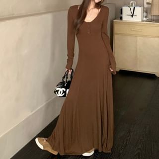 Long-Sleeve Scoop Neck Plain Maxi A-Line Dress