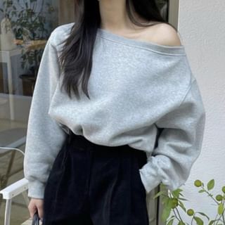 Asymmetric Single-Sleeve Sweatshirt in Solid Tone