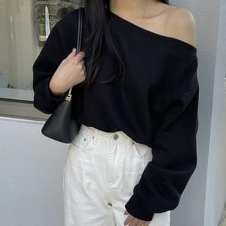 Asymmetric Single-Sleeve Sweatshirt in Solid Tone