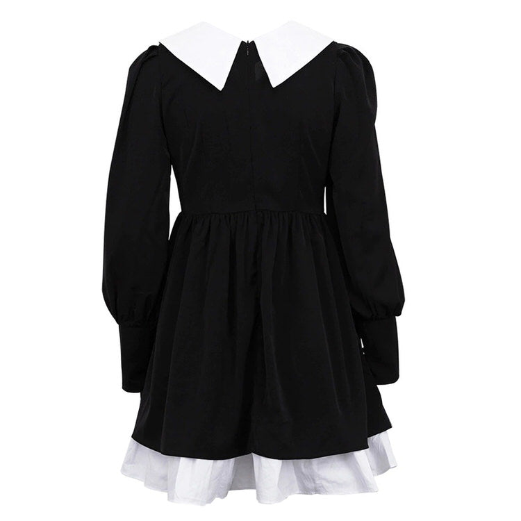 Robe élégante à col noir