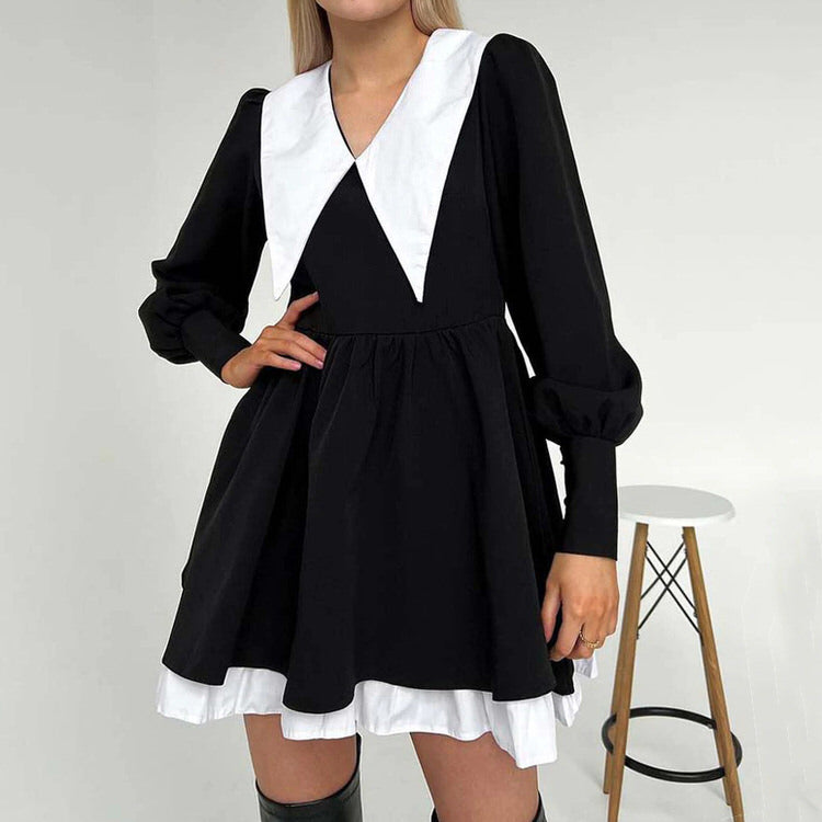 Robe élégante à col noir