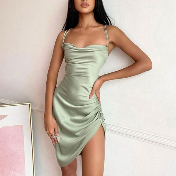 Robe élégante en satin et dentelle