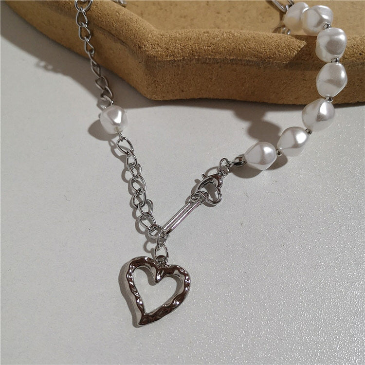 Collier coeur en perles argentées