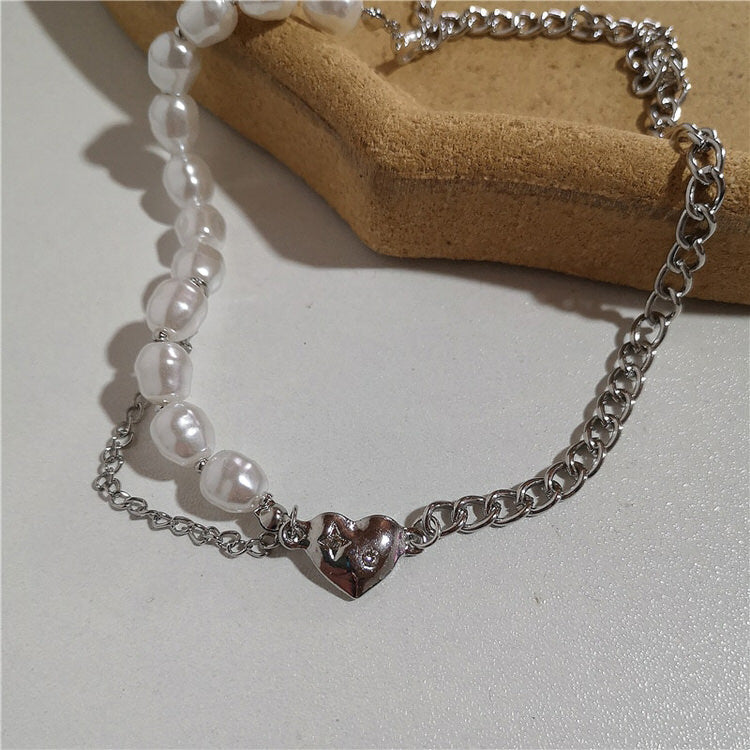 Collier coeur en perles argentées