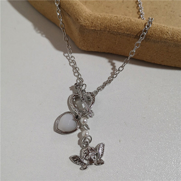 Collier coeur en perles argentées