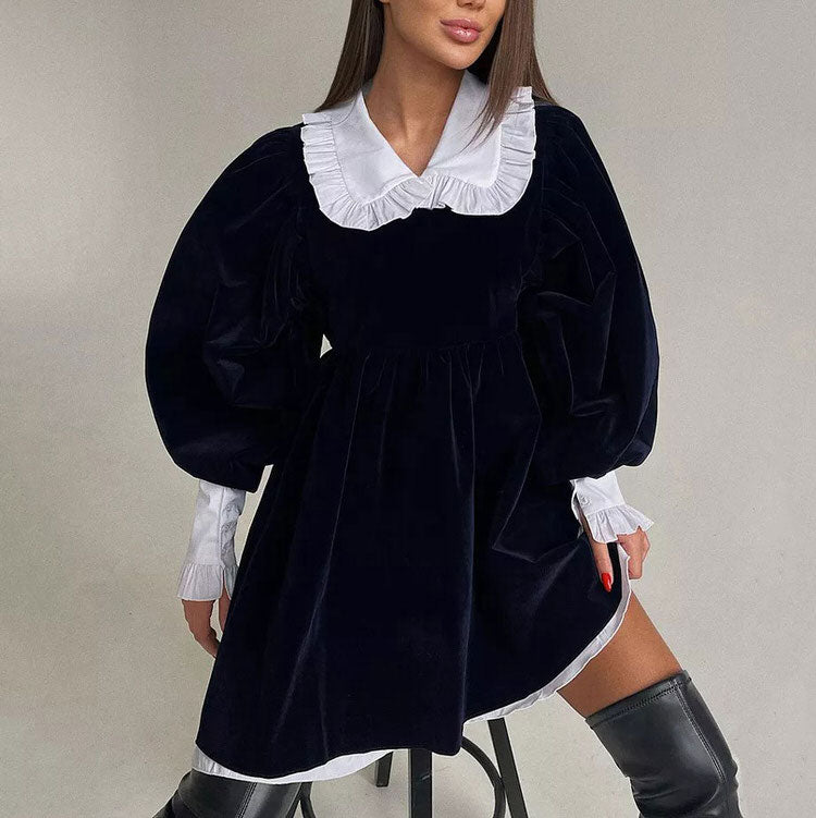 Mini-robe noire à col en velours