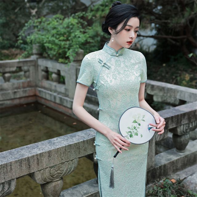 Short-Sleeve Lace Midi Qipao