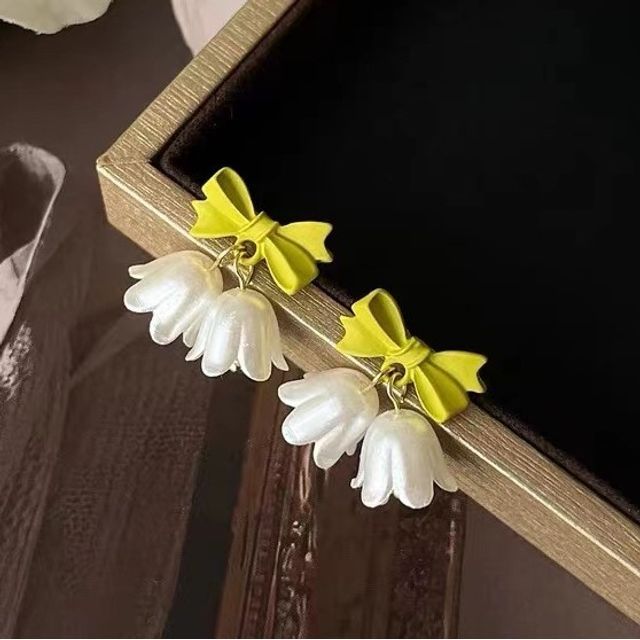 Floral Clip On Earring / Ear Stud