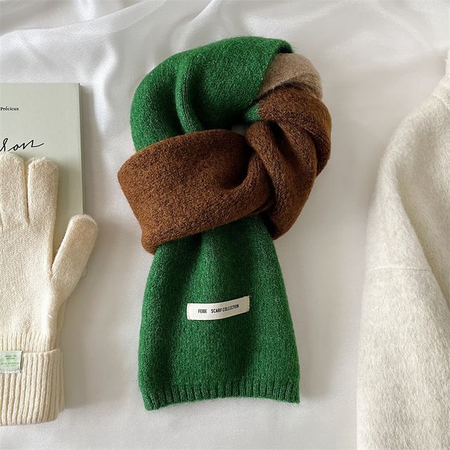 Knit Scarf Block Applique Color Lettering