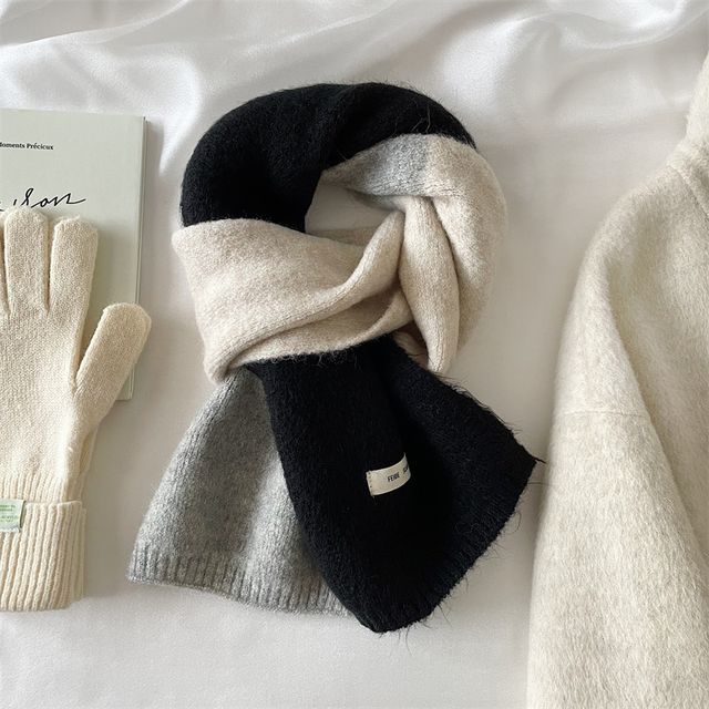 Knit Scarf Block Applique Color Lettering