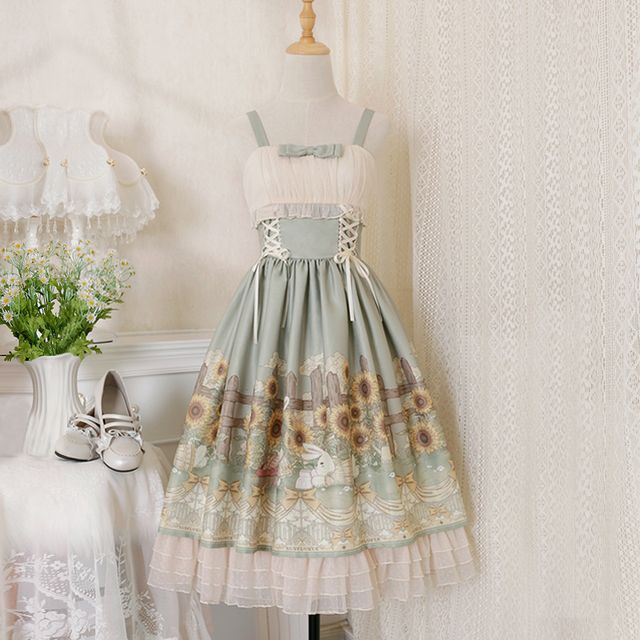 Lolita-Kleid in Midi-Länge mit Blumendruck und breiten Trägern / Kurzarmbluse mit Rüschen / Set