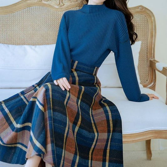 Set: Mock Neck Plain Sweater + Plaid Midi A