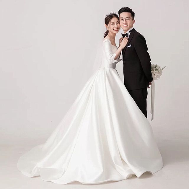 Neck Plain Pleated 3/4-Sleeve Wedding Square A-Line Gown