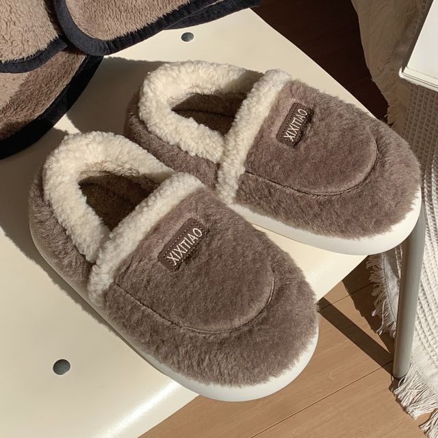 Label Applique Fluffy Slippers