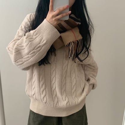 Zopfmusterpullover mit V-Ausschnitt