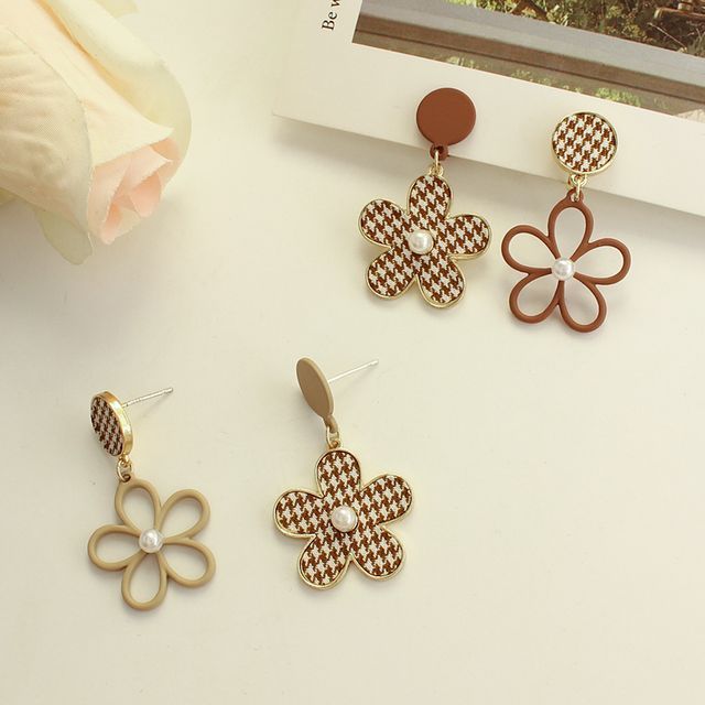 Houndstooth Floral Asymmetrical Alloy Dangle Earring