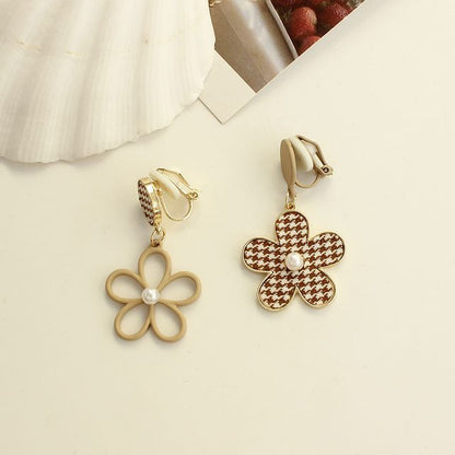 Houndstooth Floral Asymmetrical Alloy Dangle Earring
