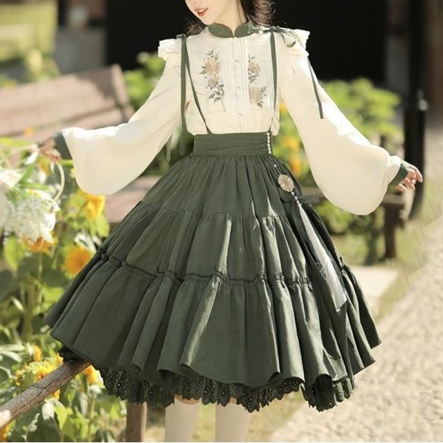 Lolita-Bluse mit Blumenstickerei und Spitzenbesatz / Midi-Pulloverkleid / Set