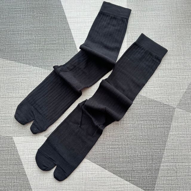 Plain Split-Toe Socks