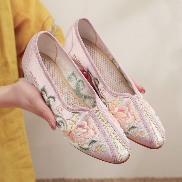 Floral Embroidered Satin Pumps