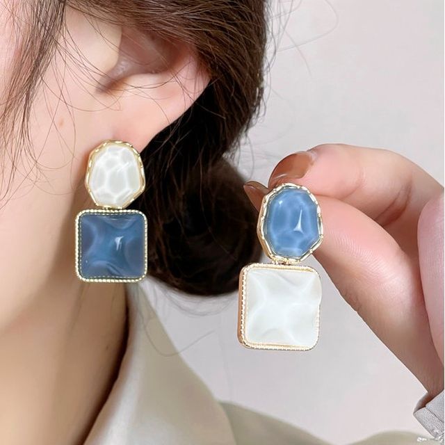 Resin Alloy Dangle Earring