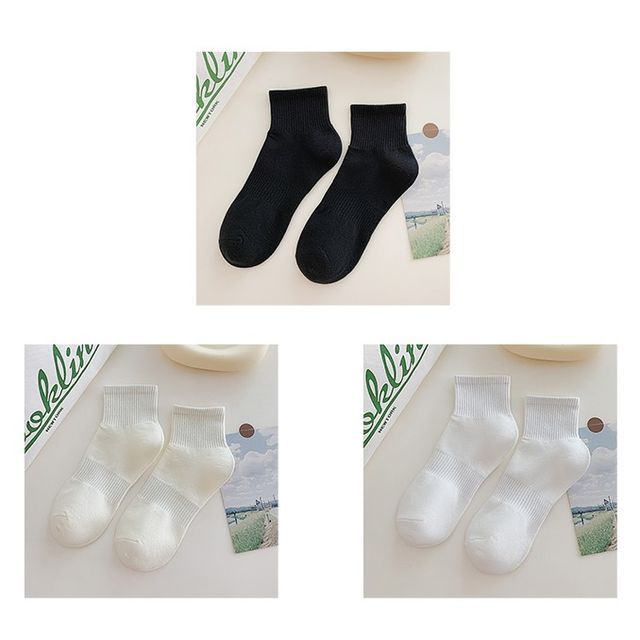 Set of 3 Pairs: Plain Ribbed Socks