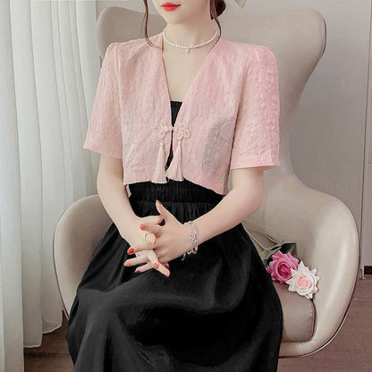 Einfarbiges, gerafftes Midi-A-Linien-Kleid mit Spaghettiträgern / Einfarbiges, kurzärmliges Bolero-Oberteil mit V-Ausschnitt und Froschverschluss