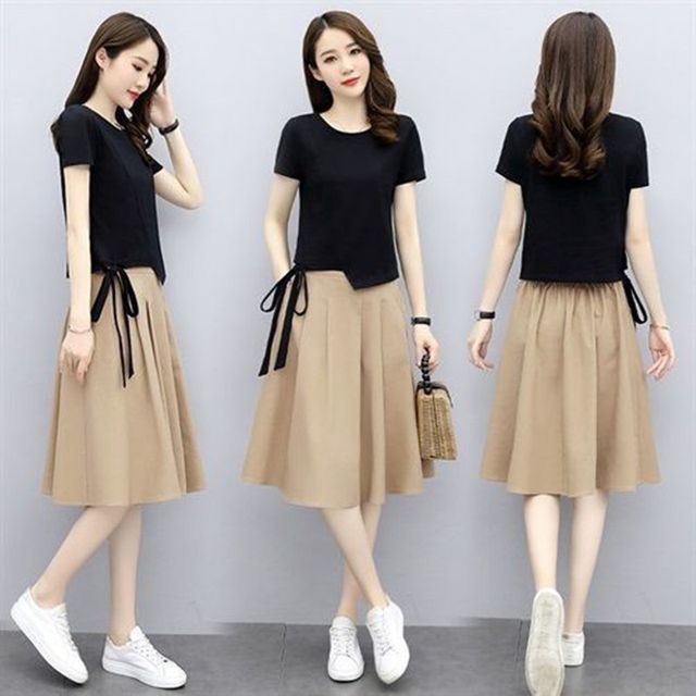 Set: Short-Sleeve Round Neck Plain T-Shirt + Elastic Waist Plain Midi A-Line Skirt
