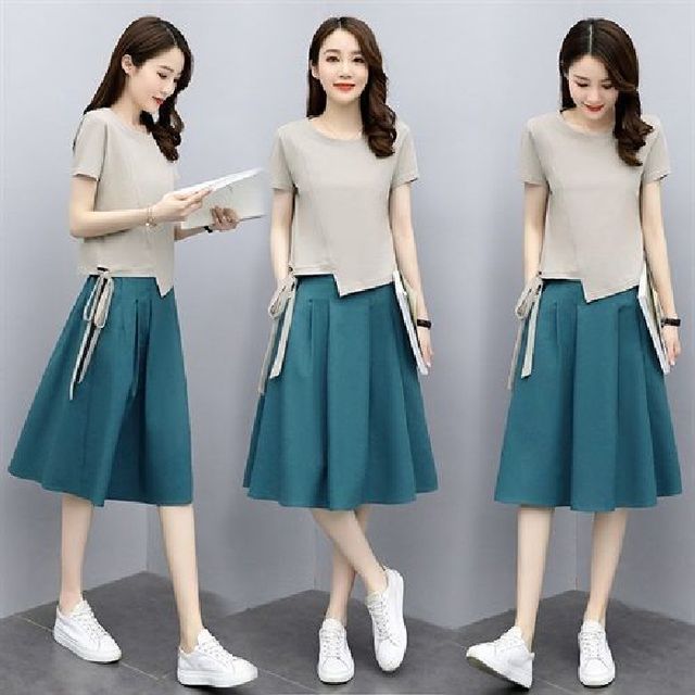 Set: Short-Sleeve Round Neck Plain T-Shirt + Elastic Waist Plain Midi A-Line Skirt