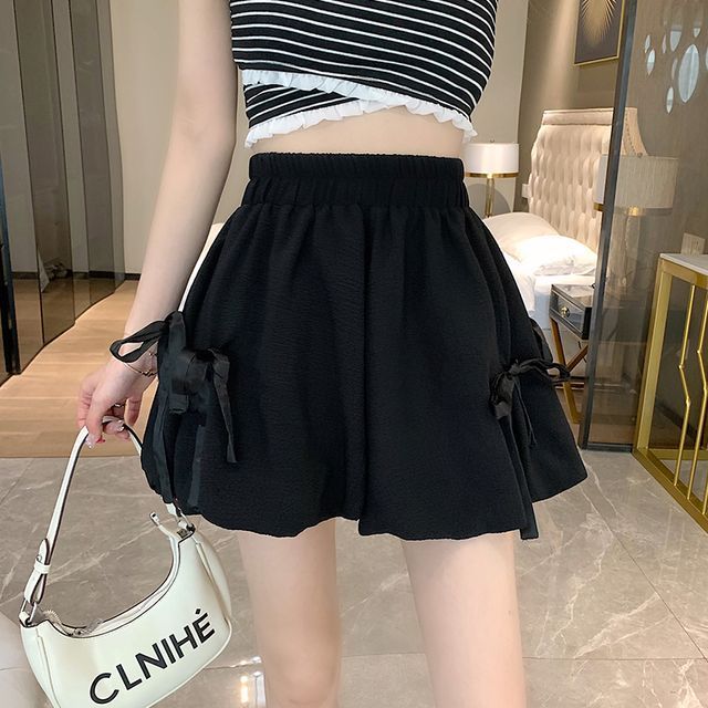 Short uni à taille élastique et nœud