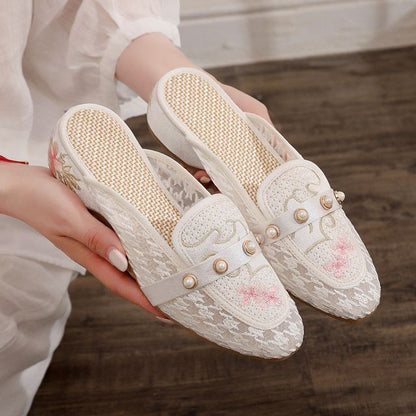 Pointed Flower Embroidered Chunky Heel Mules