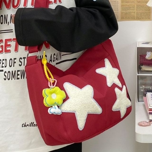 Sac à bandoulière léger en nylon avec fermeture éclair et blocs de couleurs appliqués en étoile