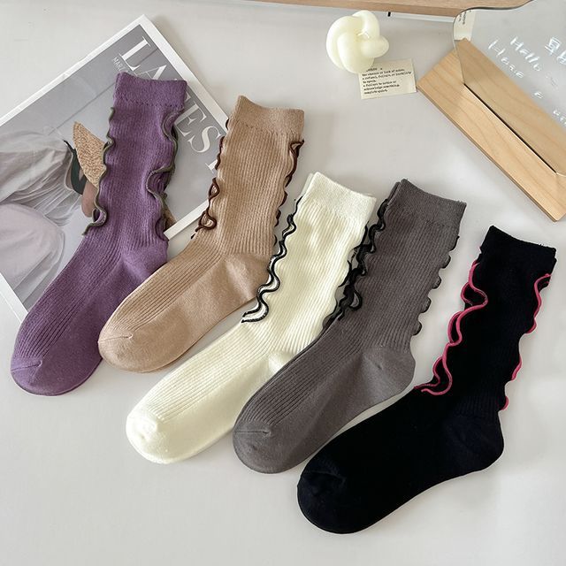 Embroidered Ribbed Socks