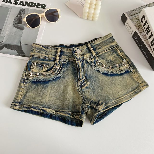 Short en jean délavé à taille haute et clouté